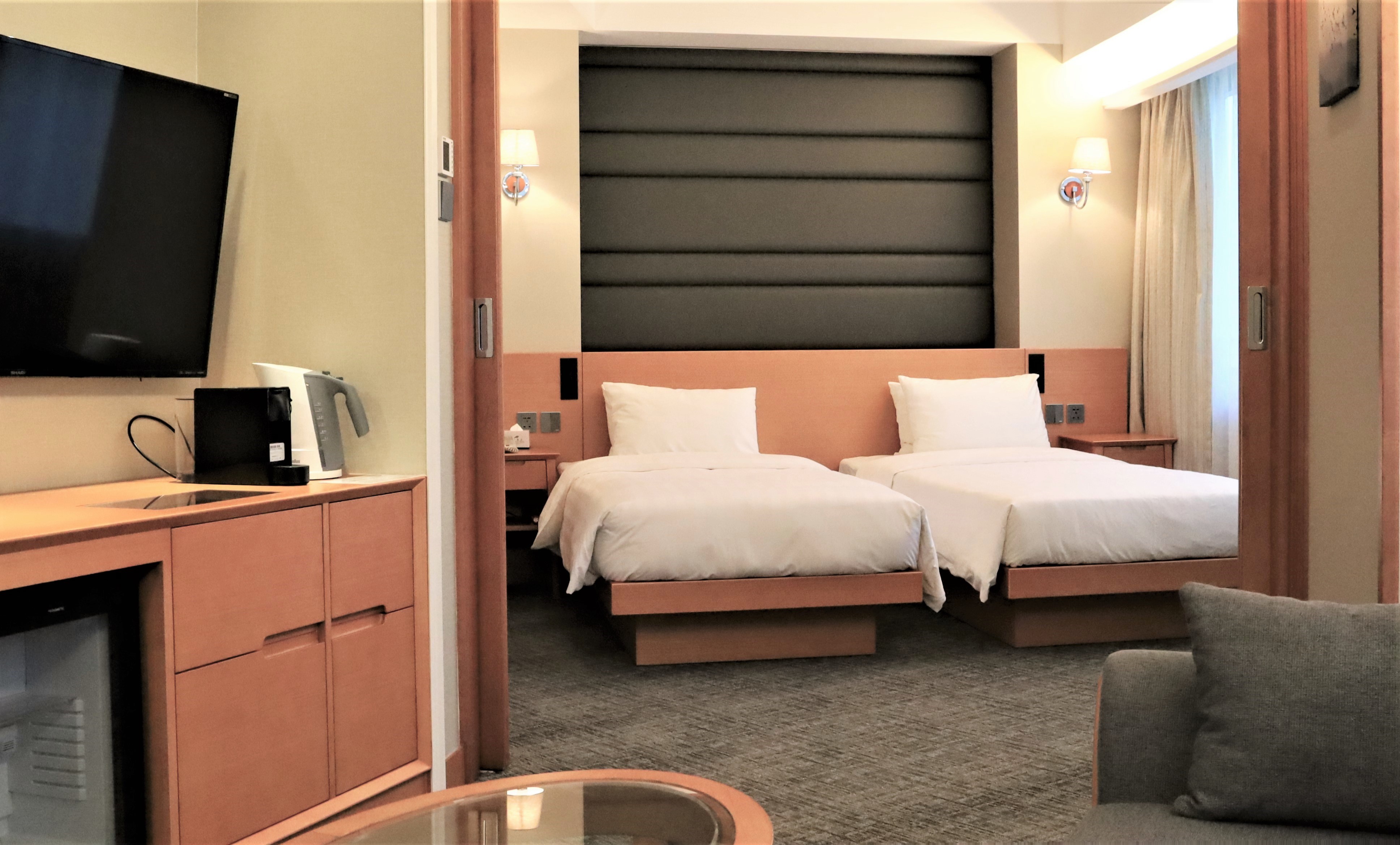 Grand, Twin Beds