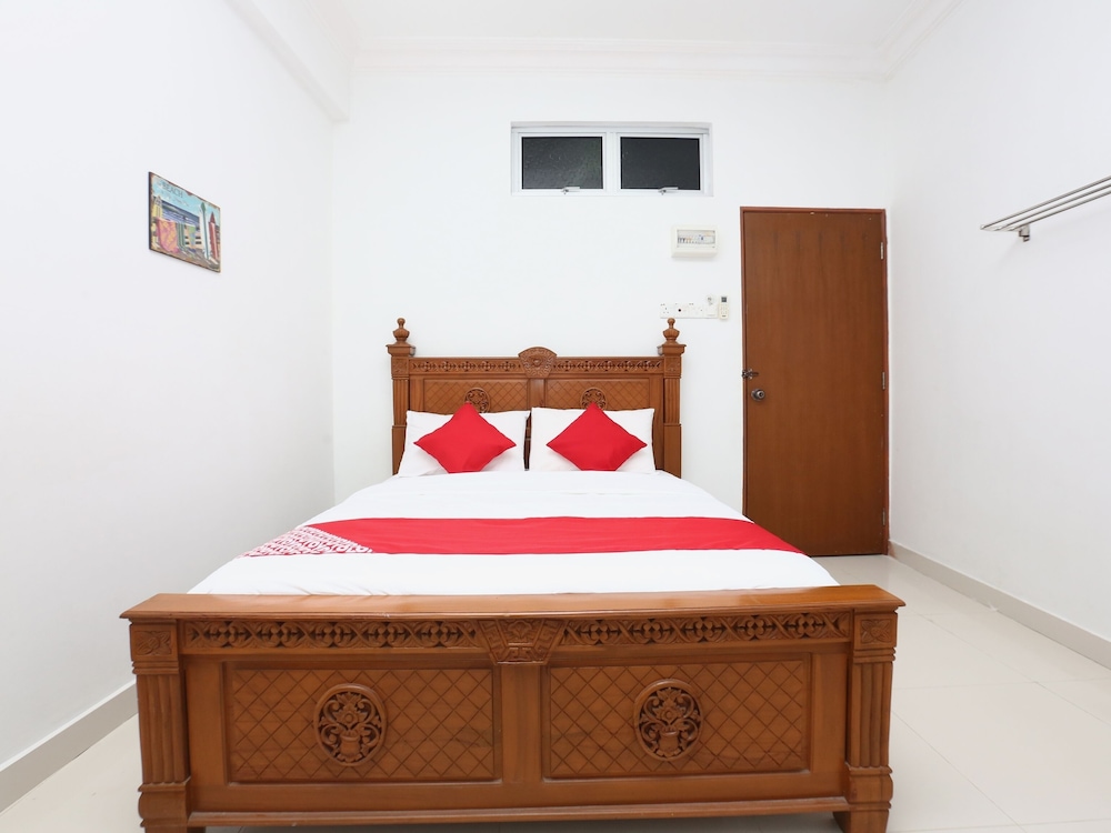Oyo 89435 Nusantara Group Hotel 11/17