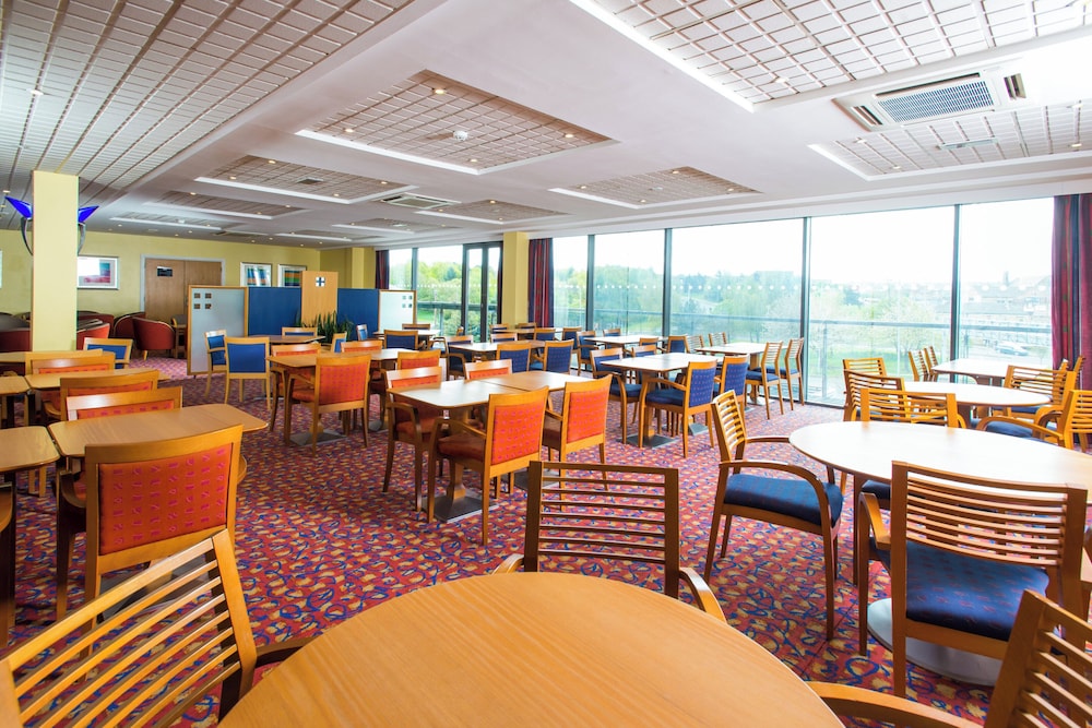HOLIDAY INN EXPRESS BRADFORD CITY CENTRE 23/45