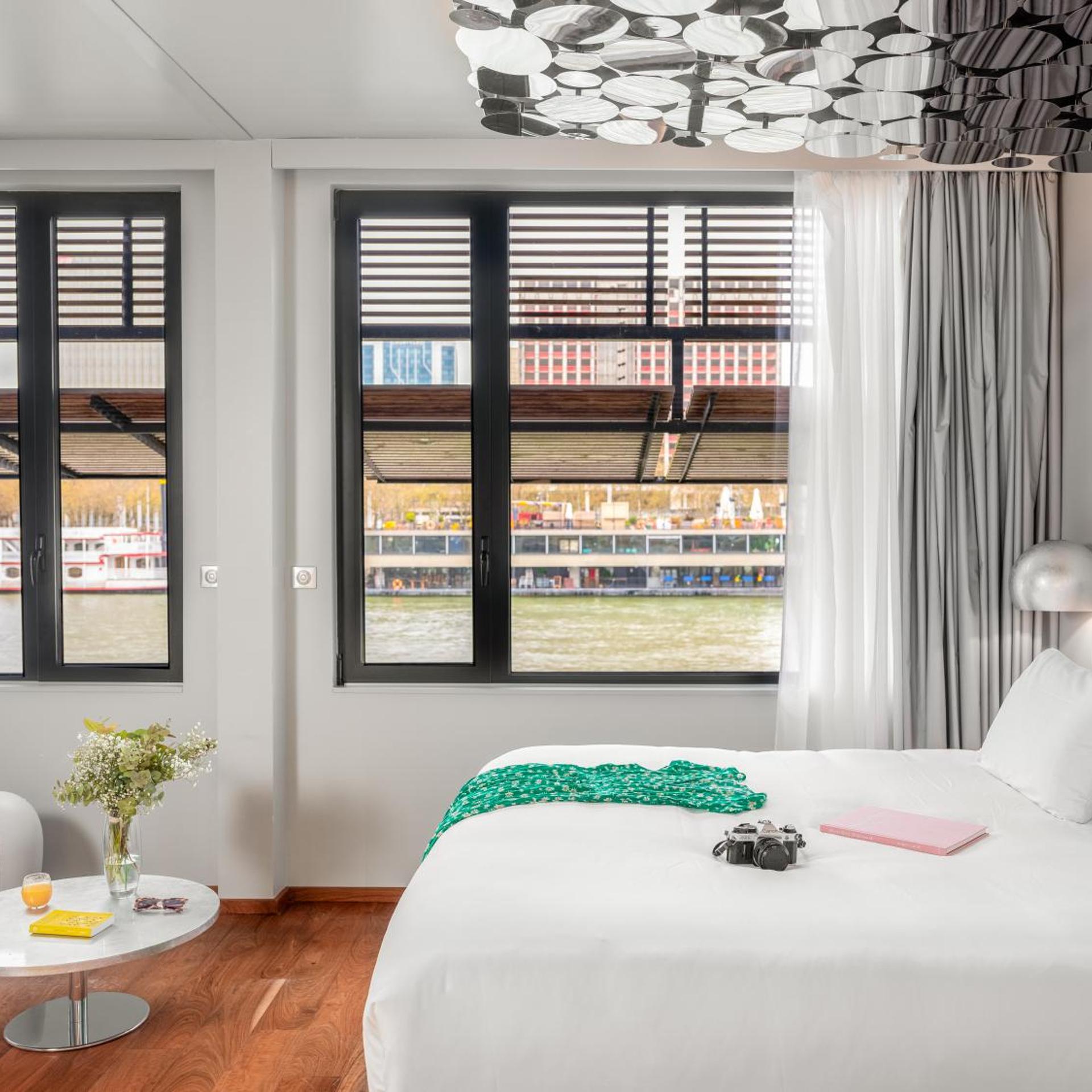Designer, Silver, Suite