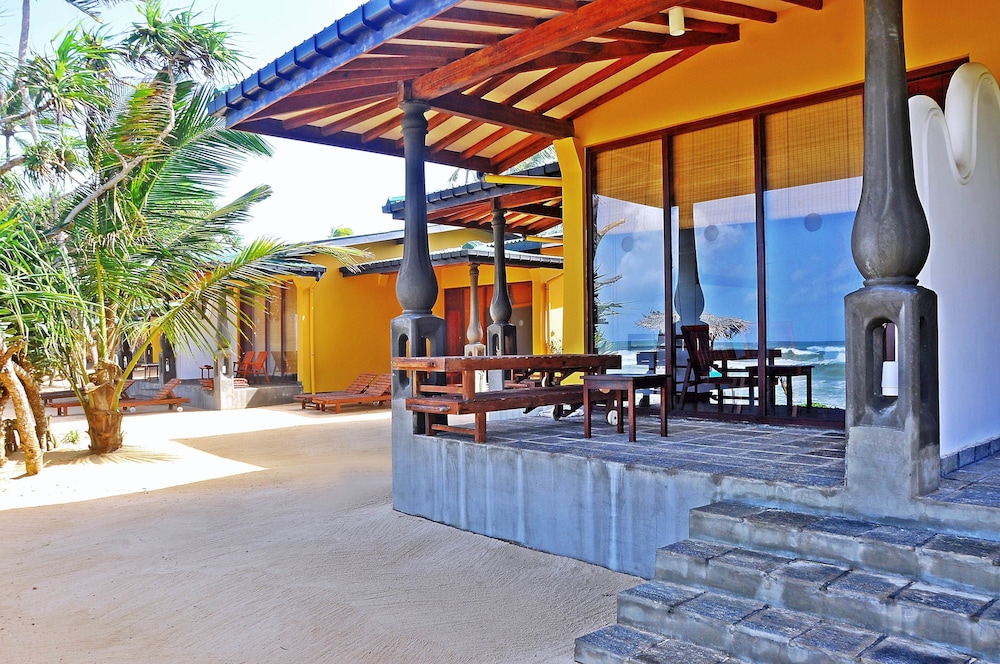 The Beach Cabanas 32/45
