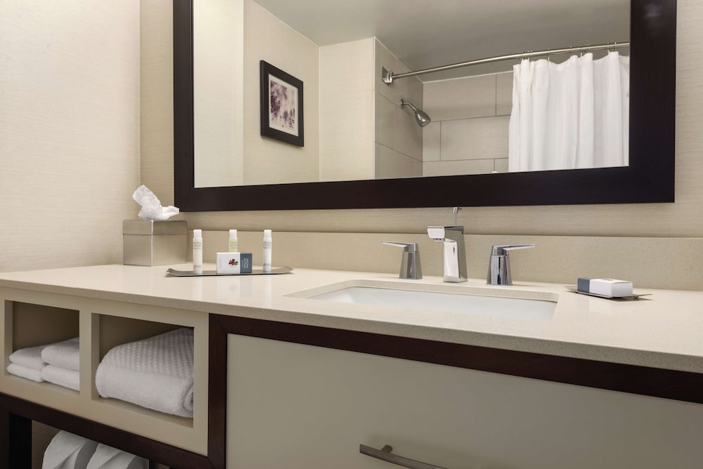 Doubletree By Hilton Milwaukee 54/58