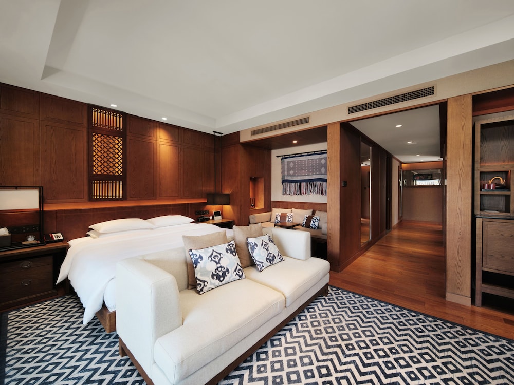 Jinmao Purelax Lijiang, The Unbound Collection By Hyatt 14/70