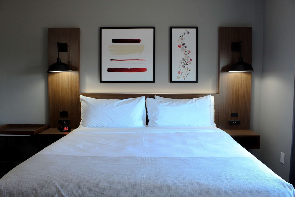Hawthorn Extended Stay by Wyndham Oklahoma City Airport 12/33