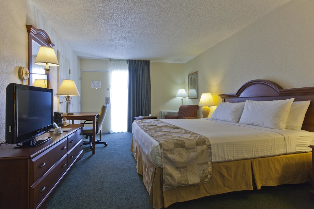 Baymont By Wyndham Sarasota 22/40