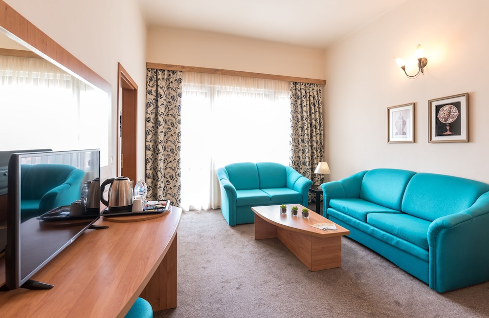 Lotus Hotel 37/63
