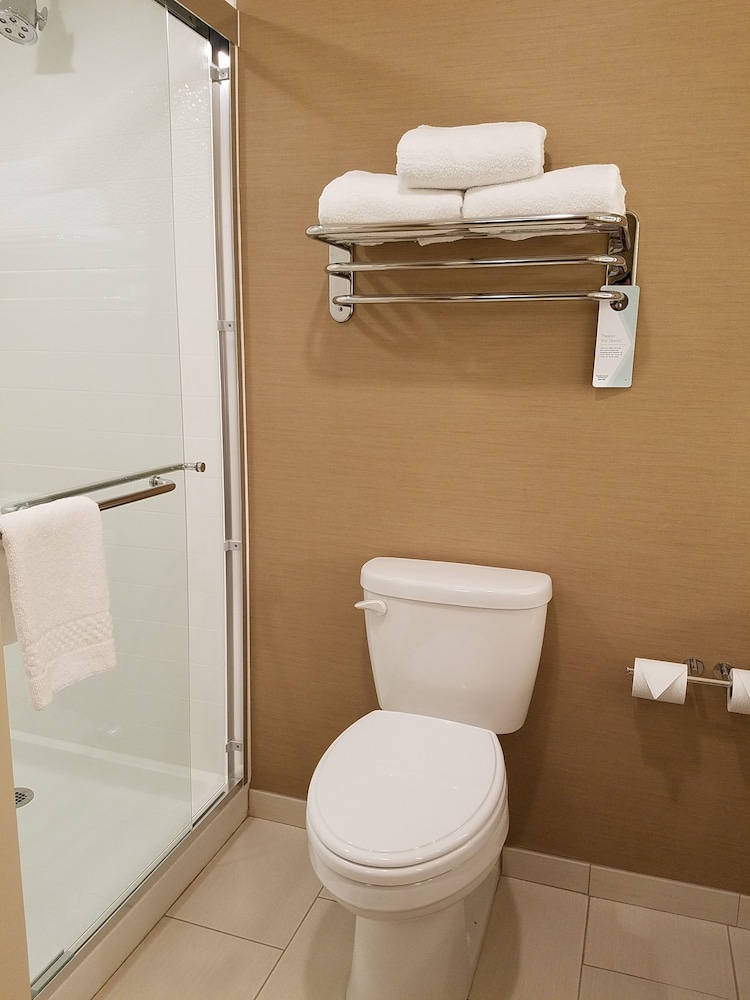 Fairfield Inn Suites Springfield Holyoke 35/35