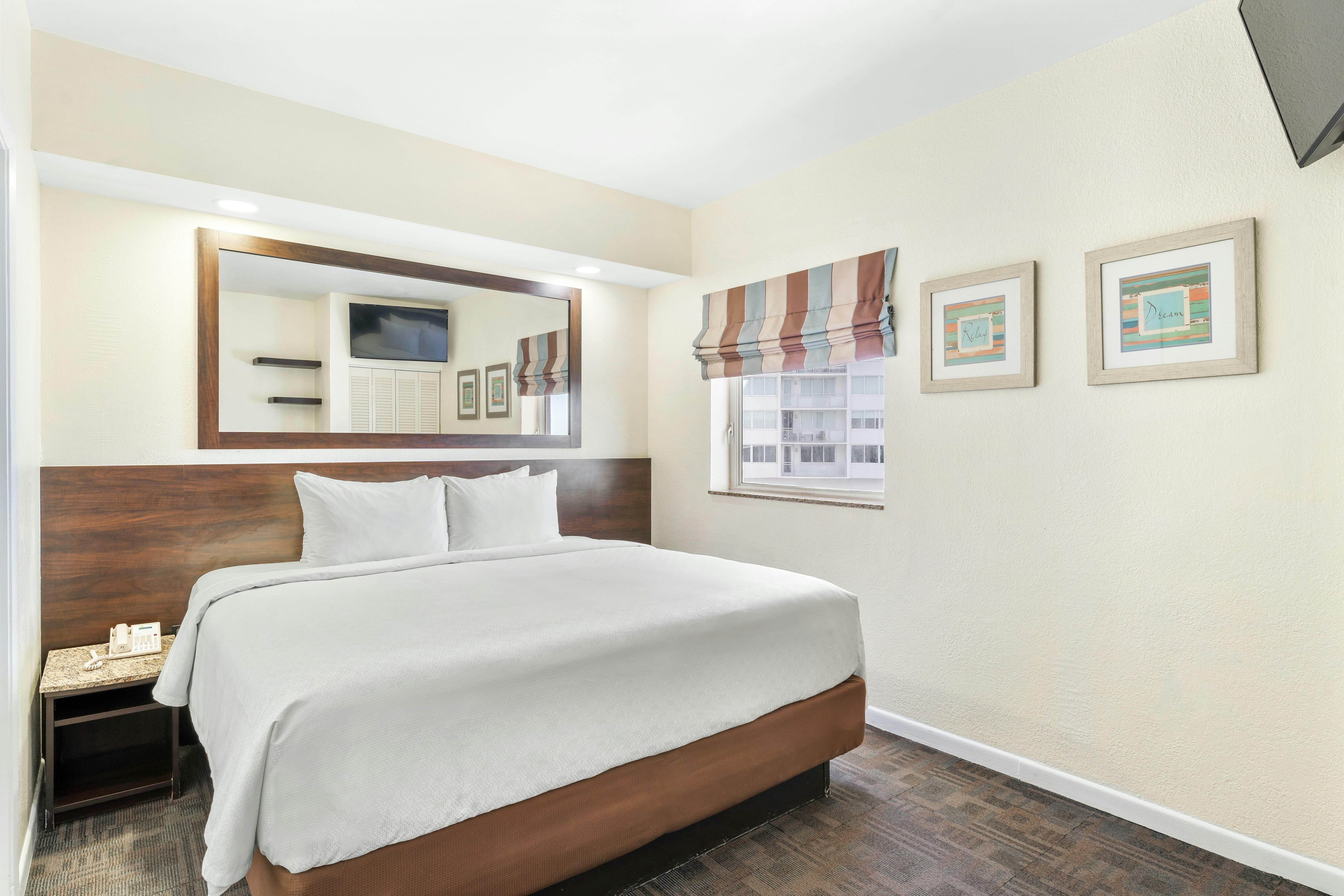 Crystal Beach Suites Miami Oceanfront Hotel 8/24