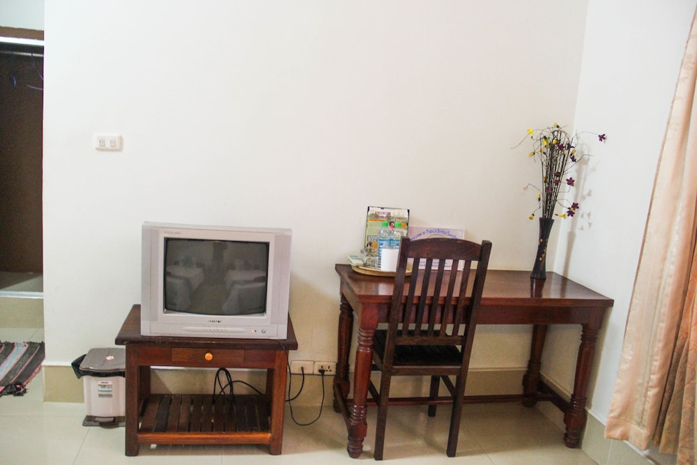 Tropical Breeze Guesthouse 36/45