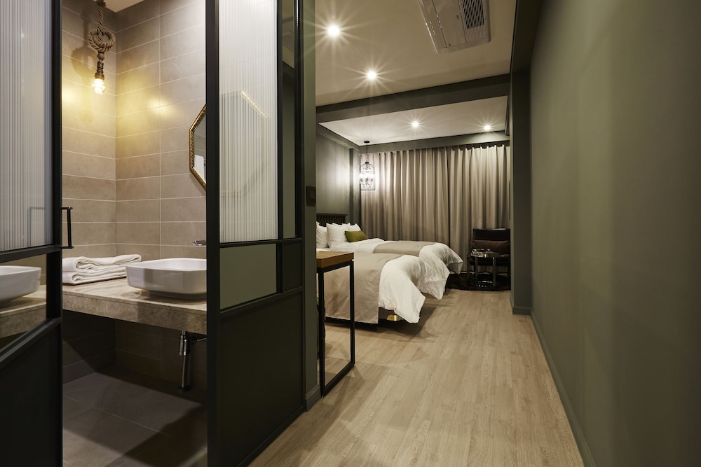 URBAN ISLAND HOTEL 14/28