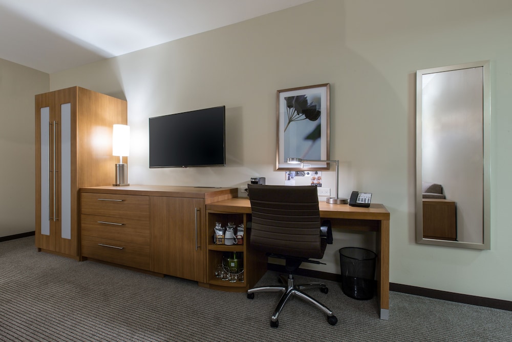 Hyatt Place Delano 48/55
