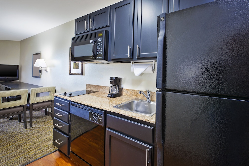 Candlewood Suites Indianapolis Airport 25/31
