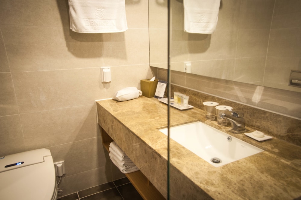 غرفة بريميير عائلية بسريرين كوين، Benikea Jungmun Hotel 7/10