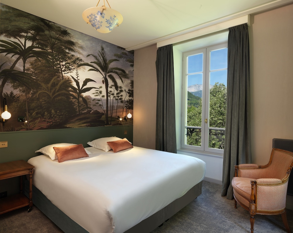 Room, Double Bed, Forest View