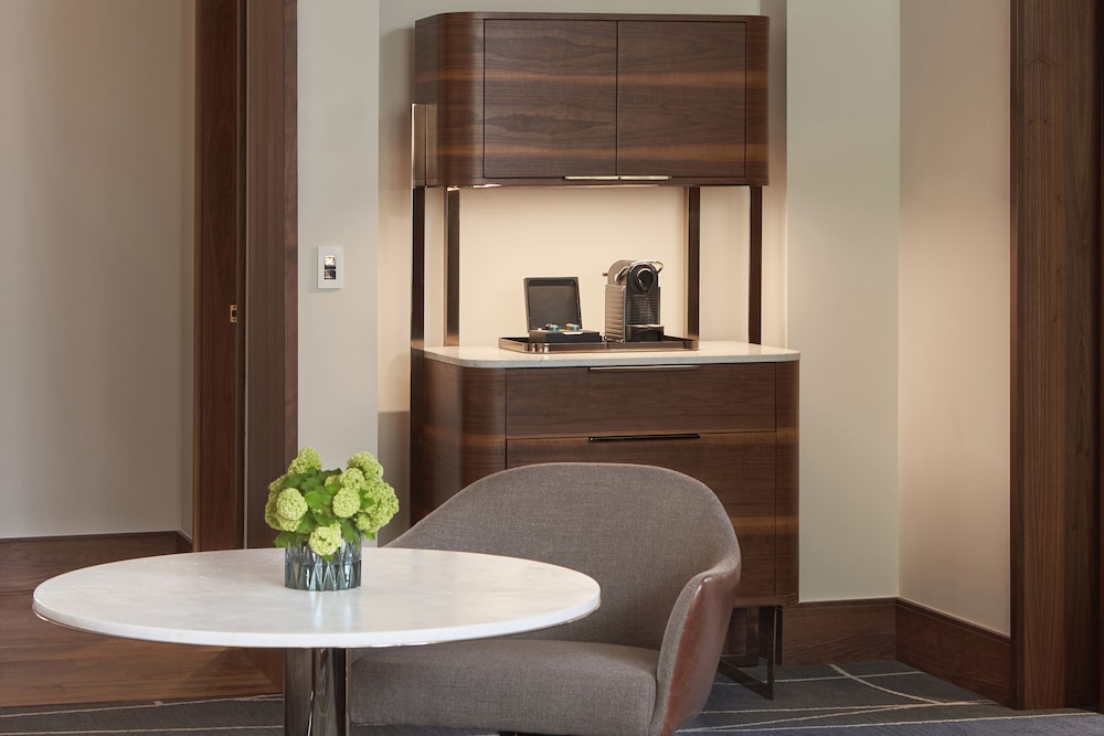Park Hyatt Toronto 6/72