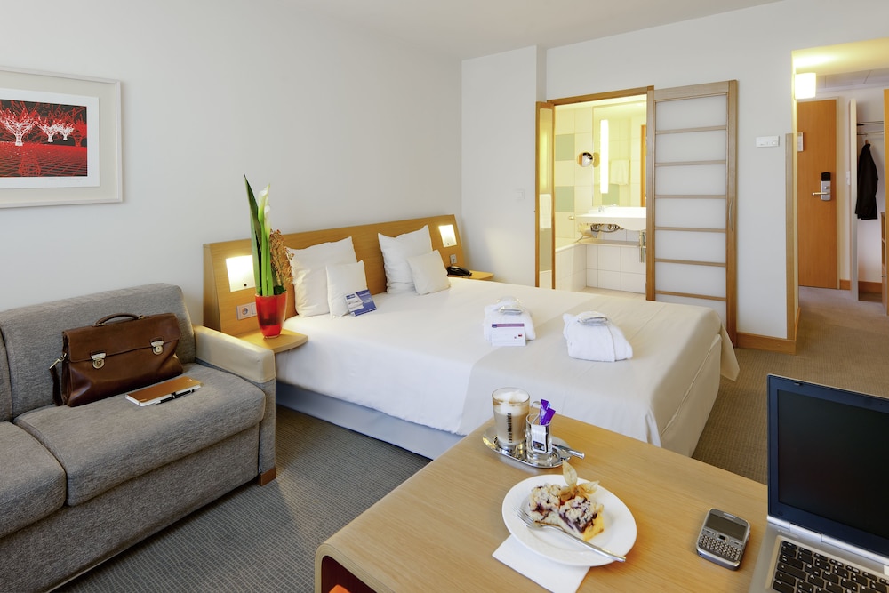 NOVOTEL READING CENTRE 20/80