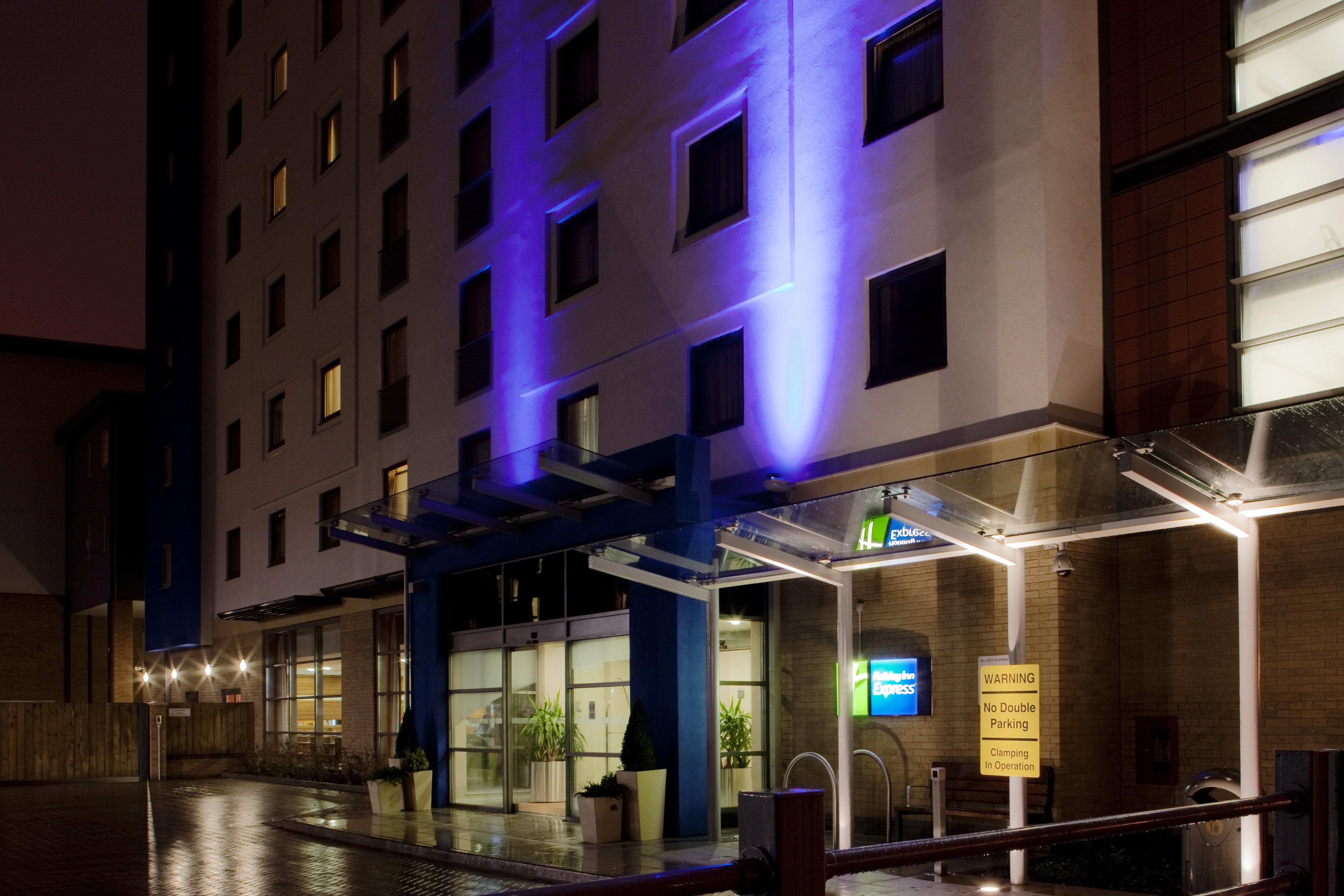Holiday Inn Express Slough 4/16