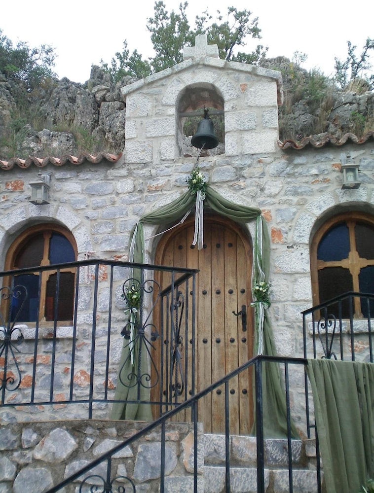Lalloudes Seaside Accommodation 4/50