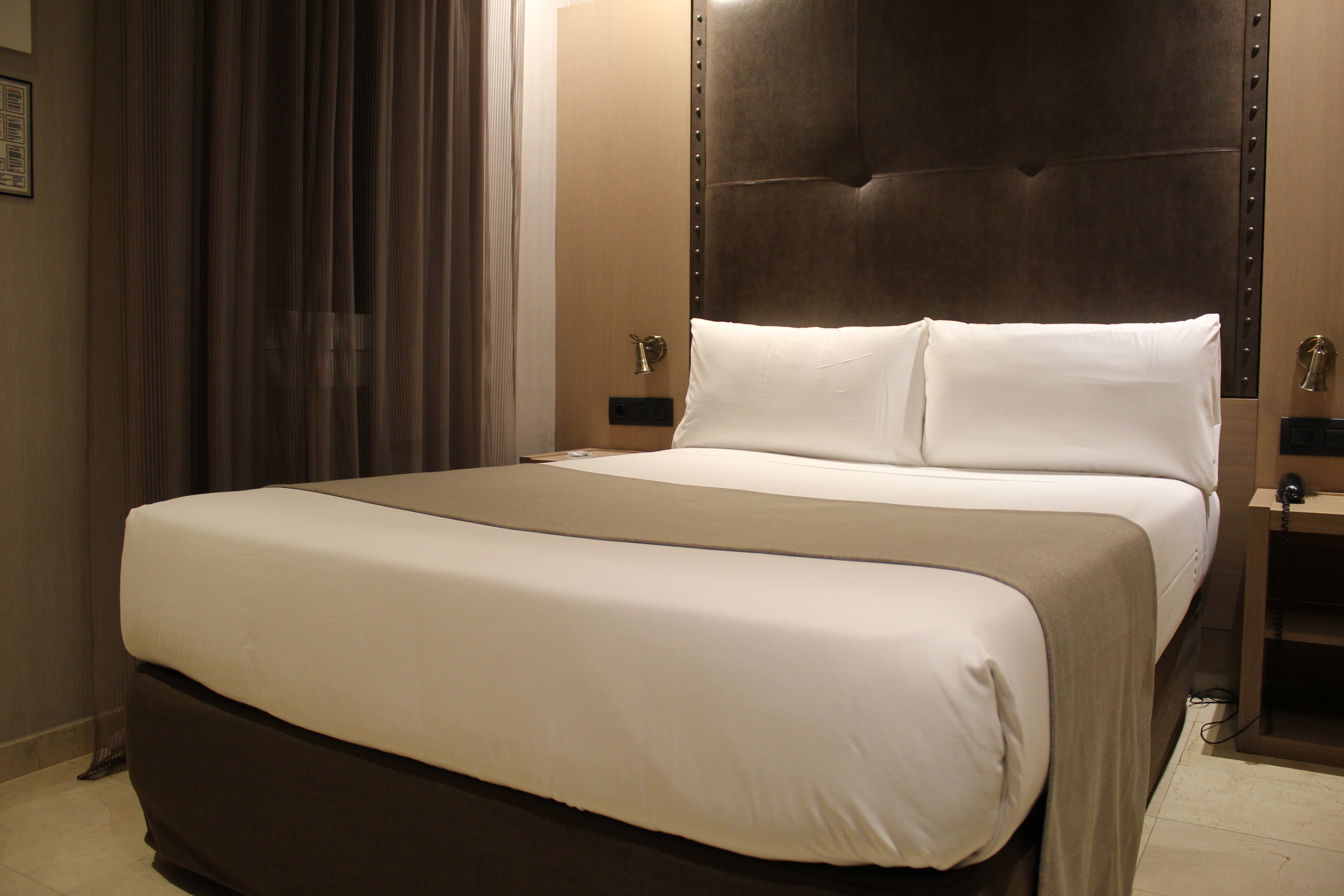 Interior, Single