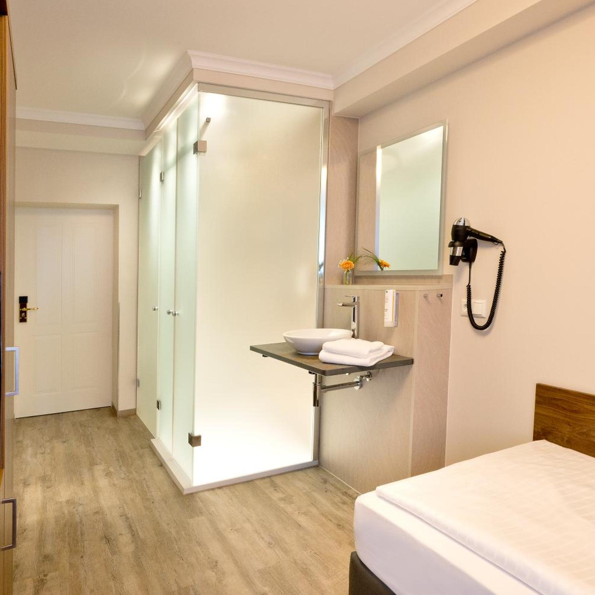 Hotel Schwarzer Bar Jena 25/50