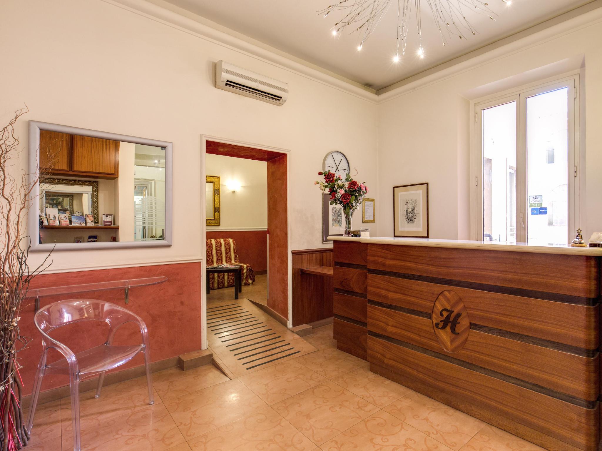 ROOM, DOUBLE OR TWIN BED