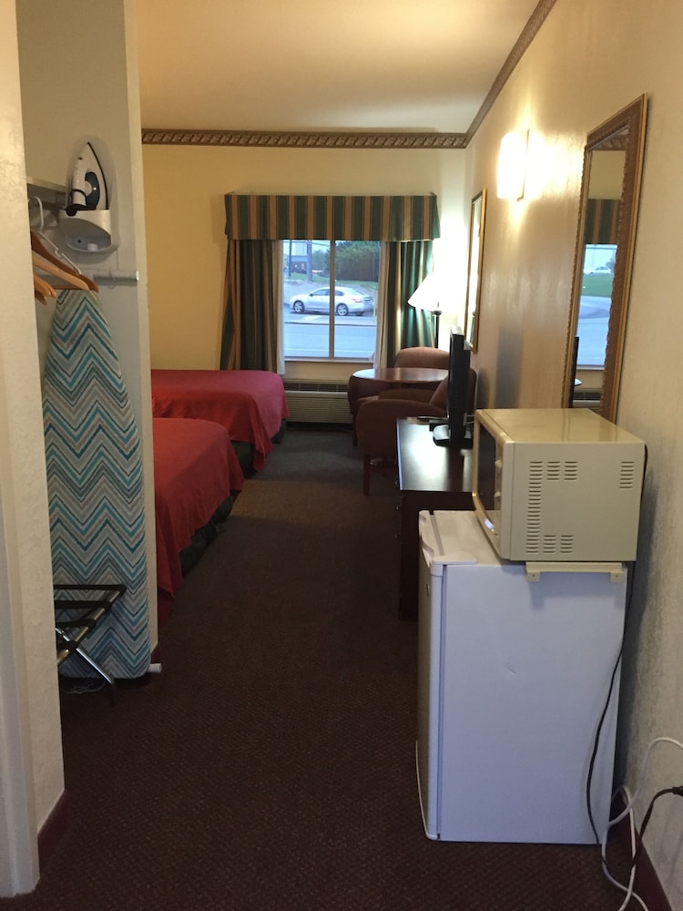 Red Carpet Inn Chambersburg 20/23