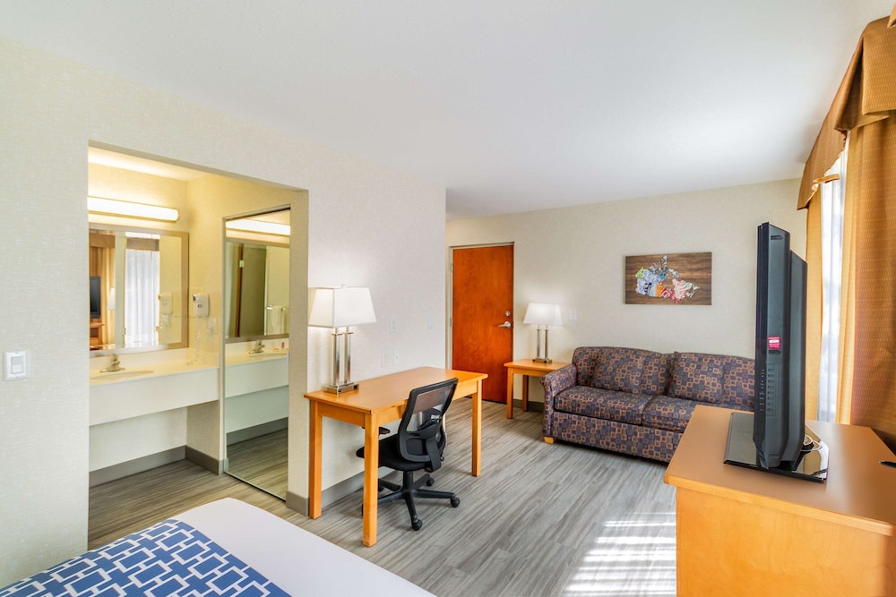Econo Lodge Inn & Suites Calgary - University 26/32