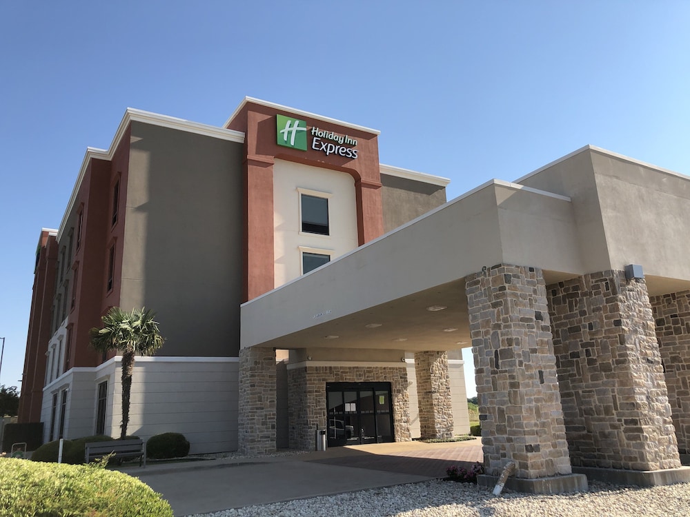 Holiday Inn Express Hillsboro I-35 1/69