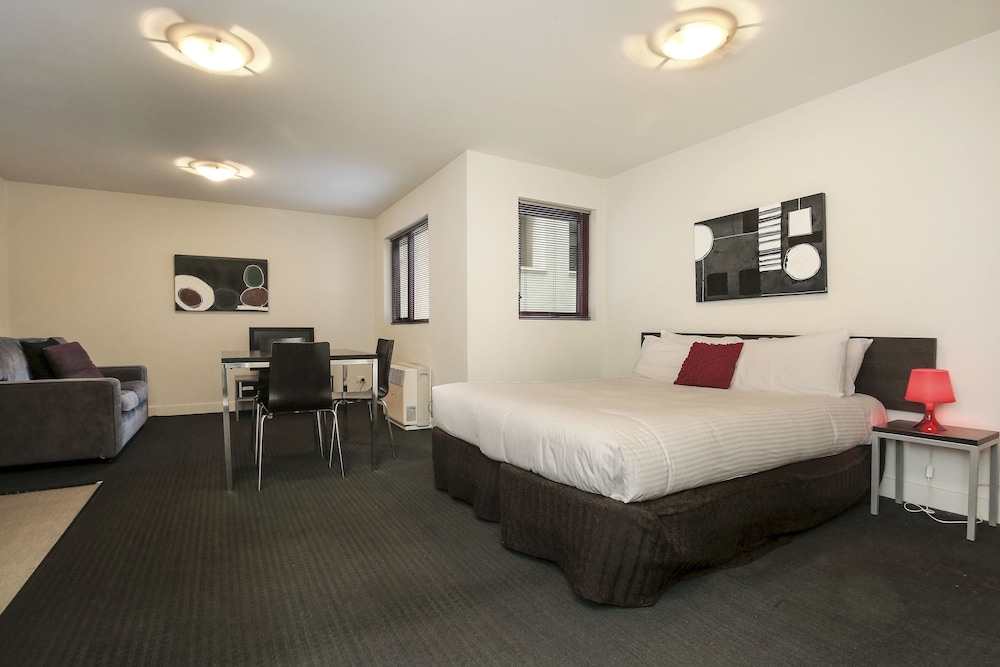 PLUM SERVICED APARTMENTS CARLTON 12/40