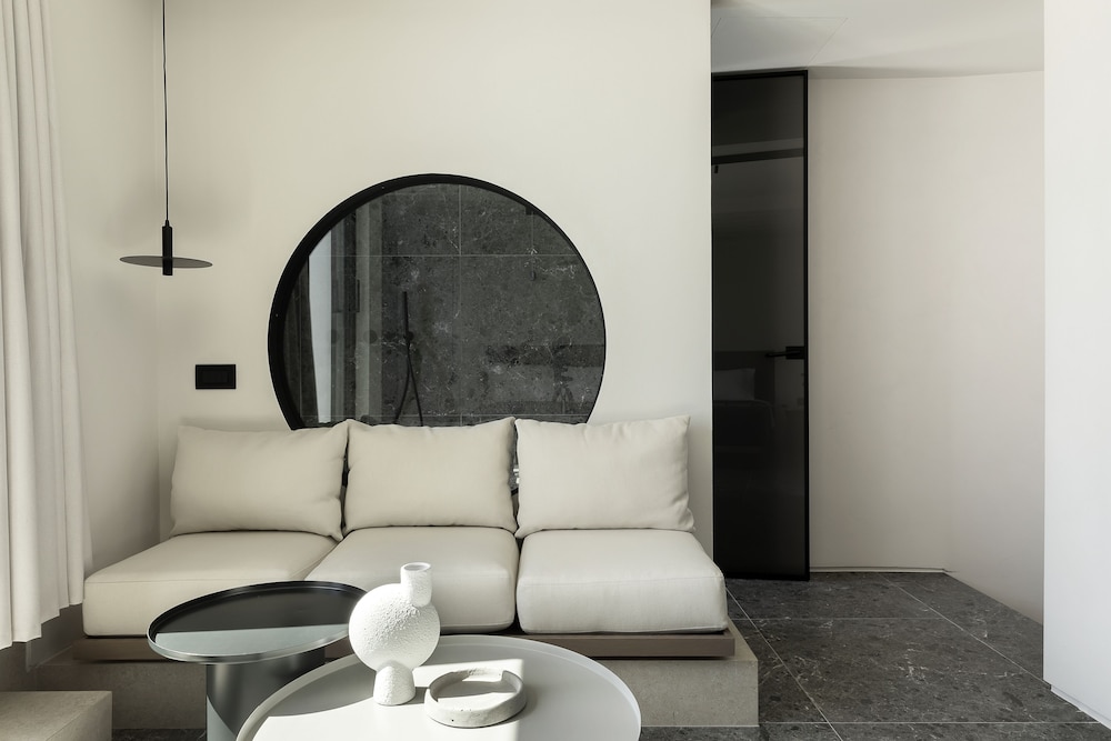 CUBIC Mykonos Seafront Design Suites 33/58
