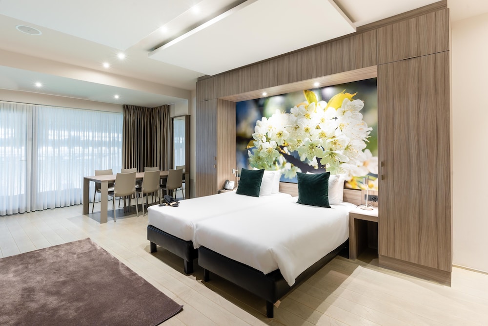 Skyline, Business, Twin Beds