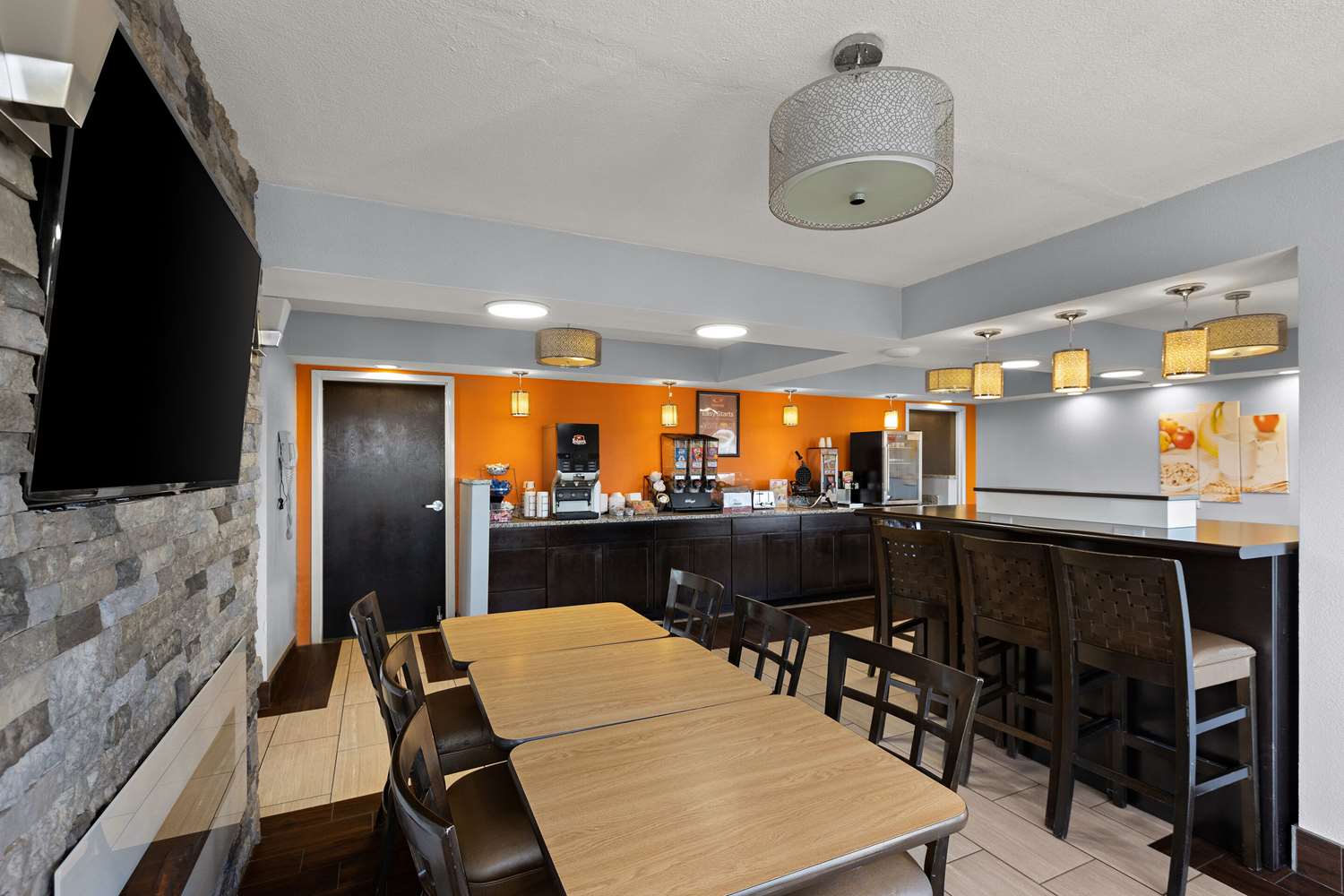 Econo Lodge White Pine Morristown I-81 & I-40 Split 27/37
