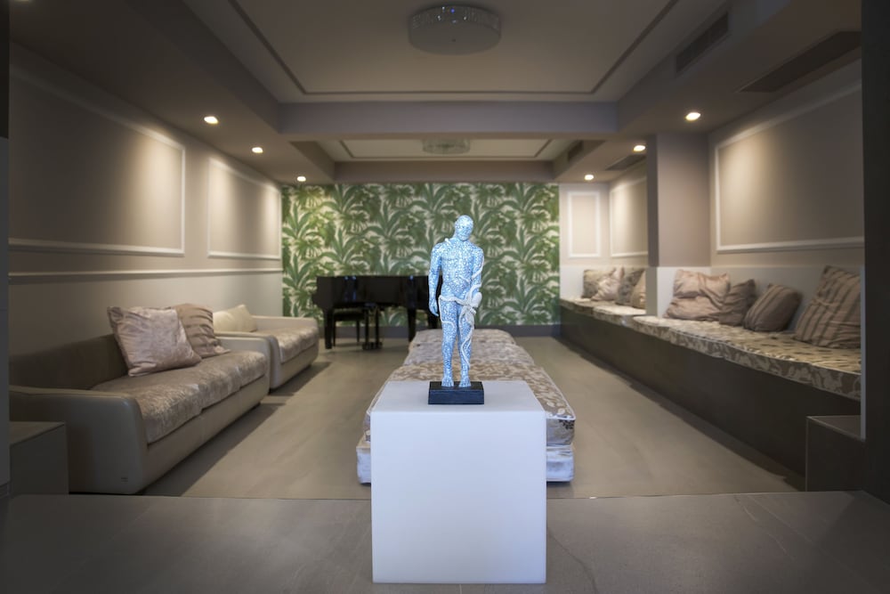 Bianco Riccio Suite Hotel 50/79