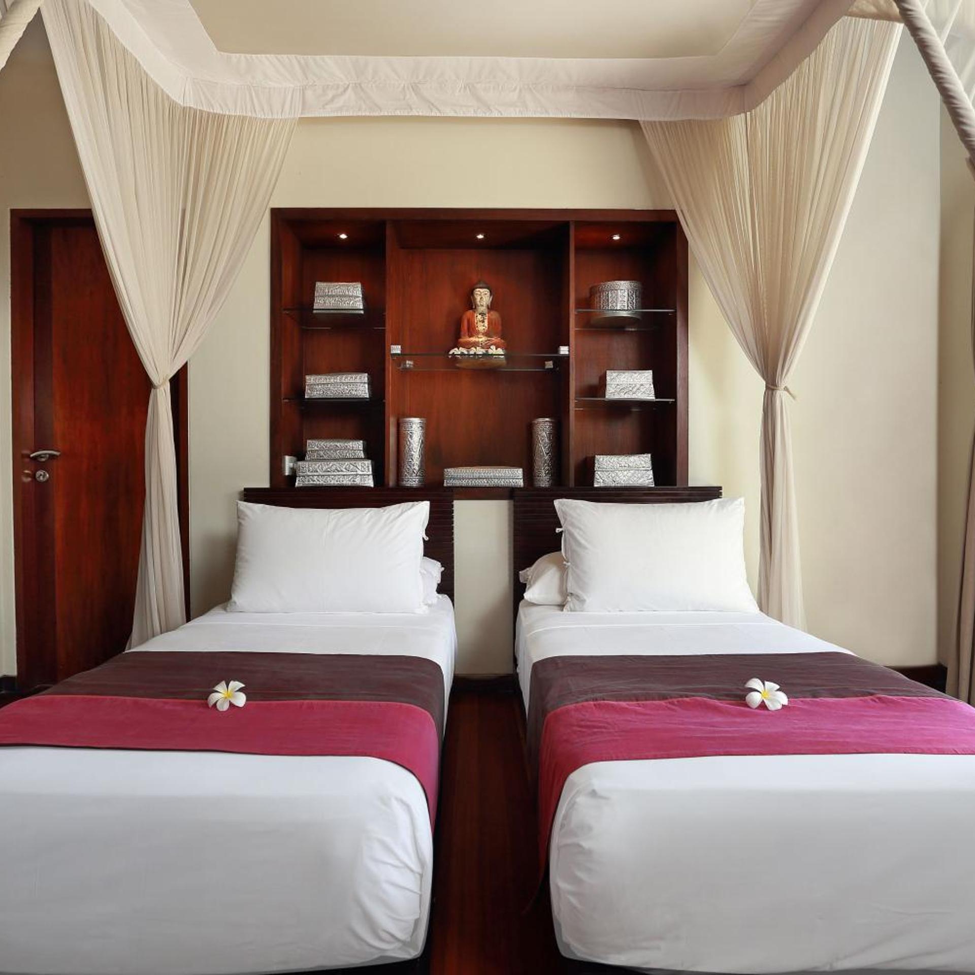 2 Bedrooms, Royal, Pool, Villa