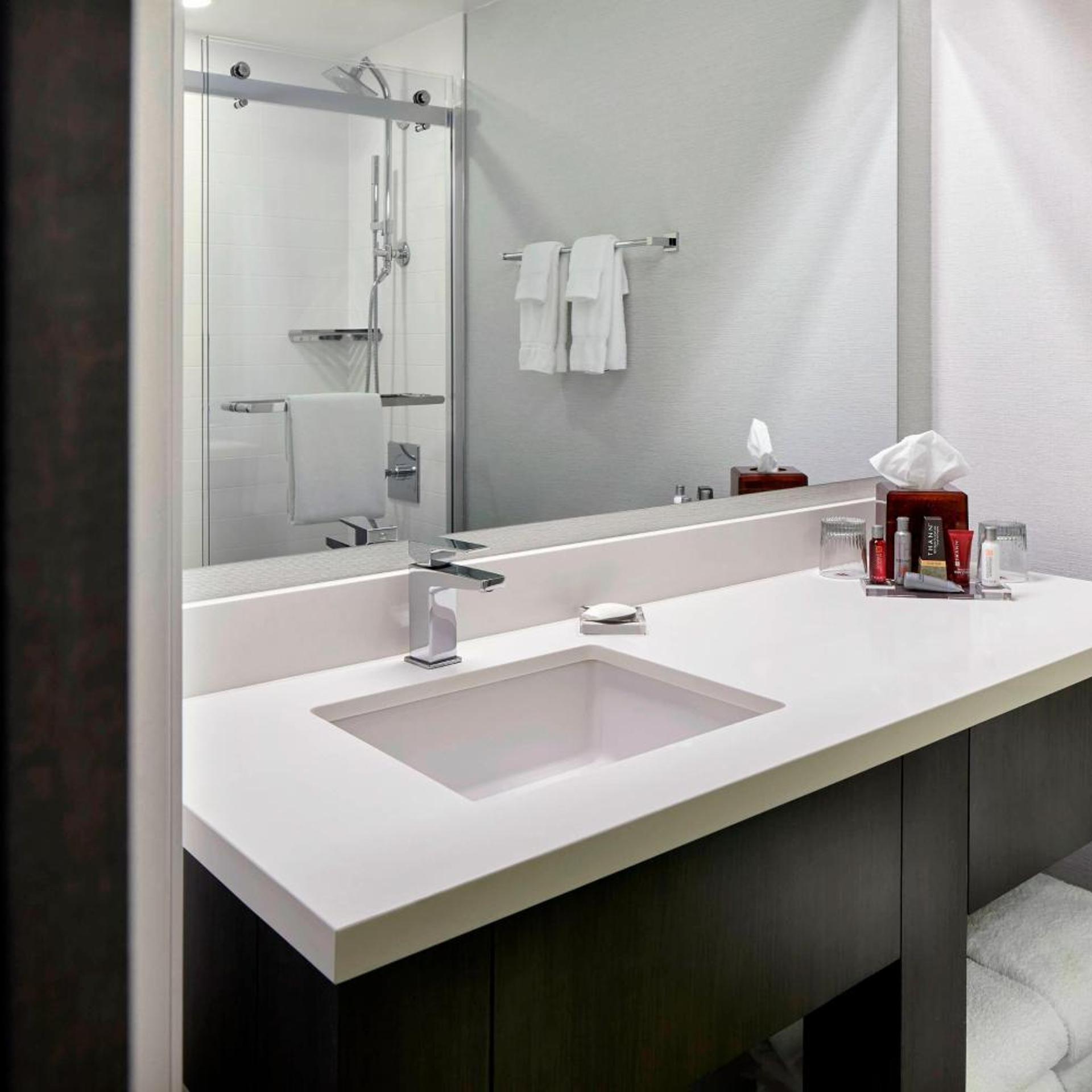 Room, 2 Double Beds, Concierge Level، Dfw Airport Marriott South 2/5