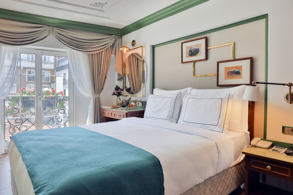 SUPERIOR, DOUBLE OR TWIN BED