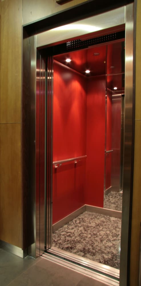 Hotel 44 16/28