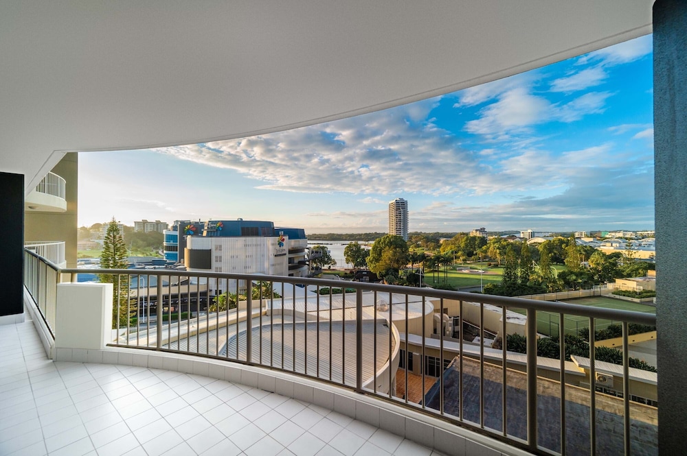 The Sebel Twin Towns Coolangatta 8/64