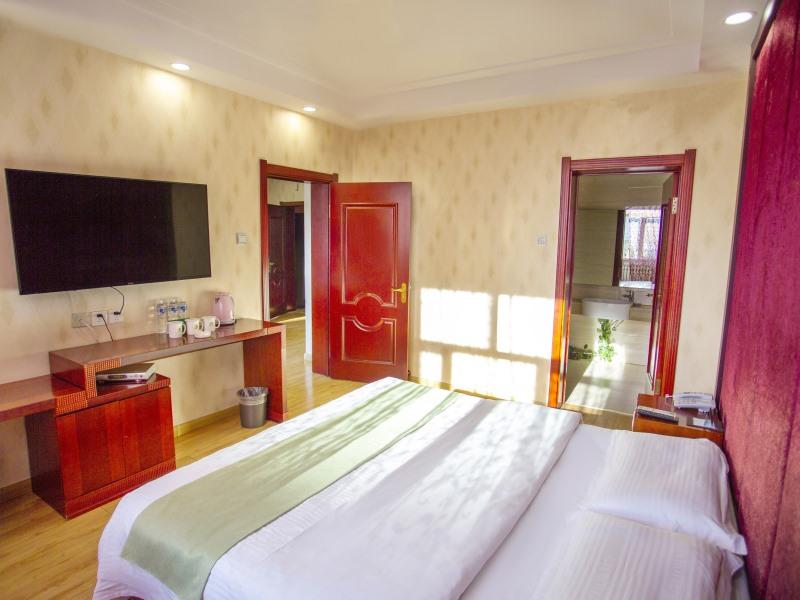 GreenTree Alliance Hulunbeier Zhalantun Railway Station Hotel 13/42