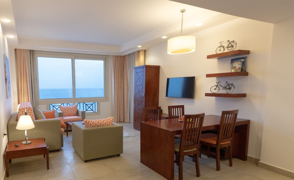 Oyster Bay Beach Suites 36/60