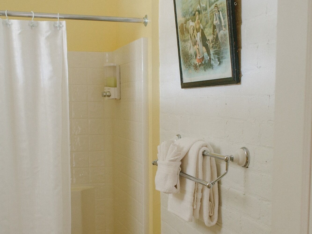 Cave Hill Farm Bed and Breakfast 25/50