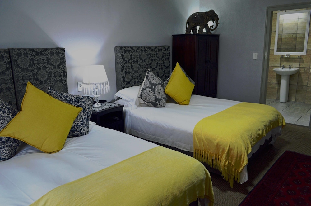 Rabbit Hole Hotel 23/50