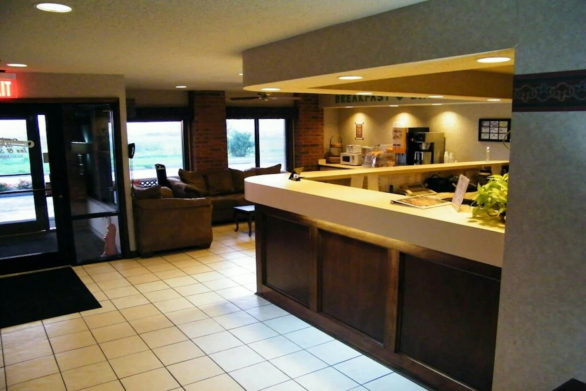 Lobby at Capital O Amerihost Inn and Suites Mexico Hwy 54 MO, MEXICO - MO