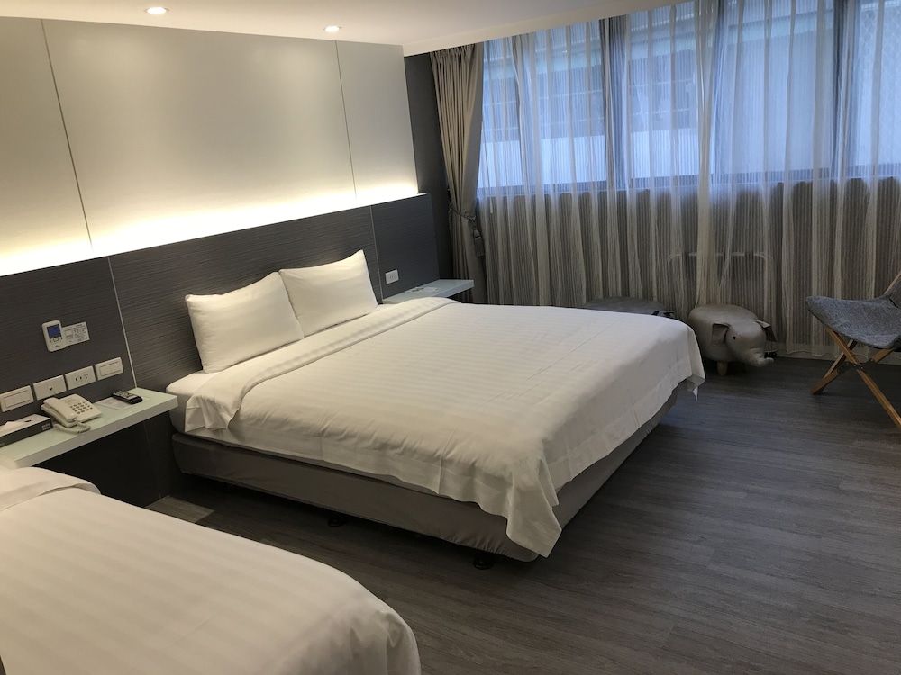 Golden Garden Hotel 12/51