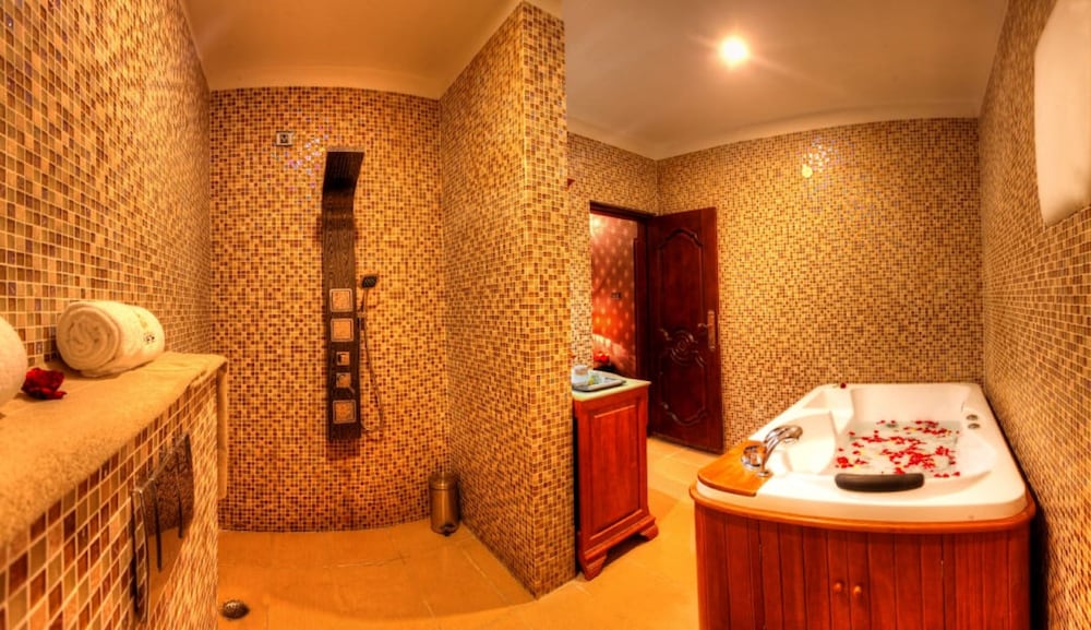 JalMahal Resort &amp; Spa 28/72