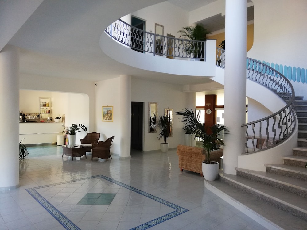Hotel America 45/64