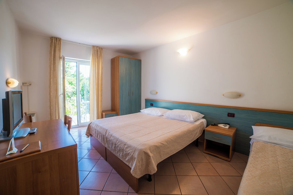 Belvedere Resort Hotels 35/62