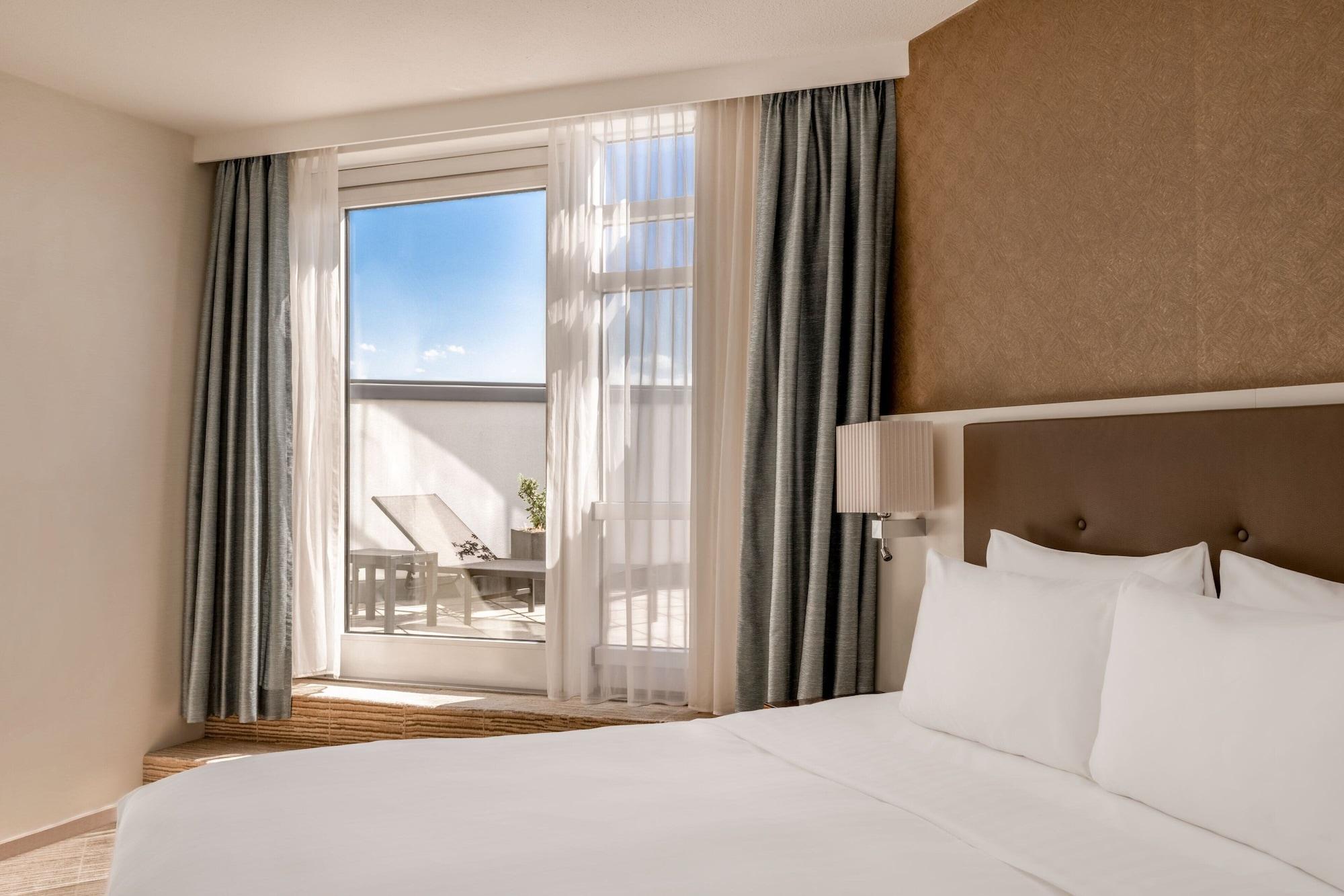 جناح جونيور بشرفة بغرفة نوم واحدة، Munich Marriott Hotel 2/4