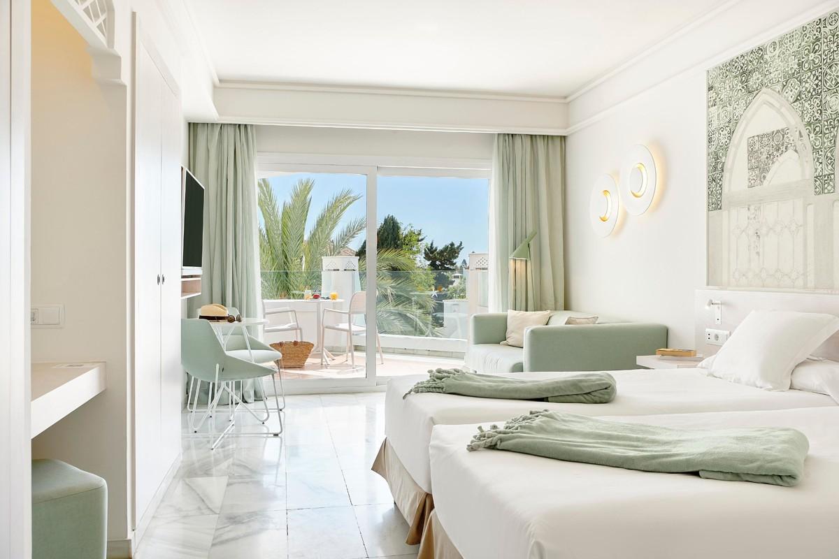Superior, Balcony or Terrace
