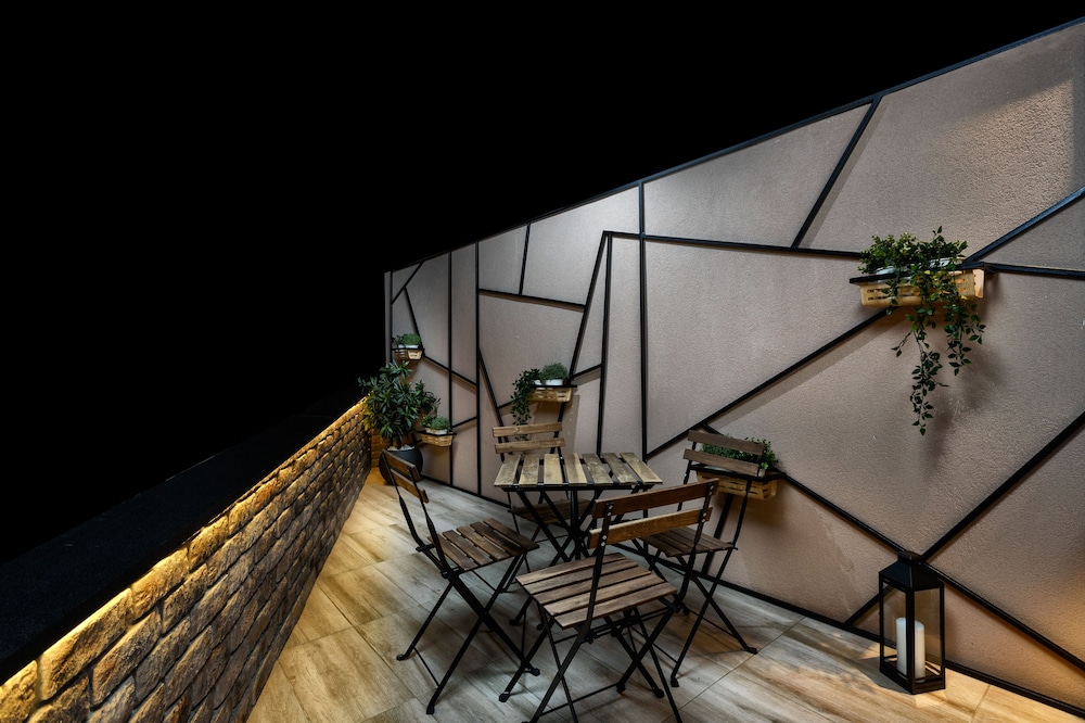 One Luxury Suites 42/72